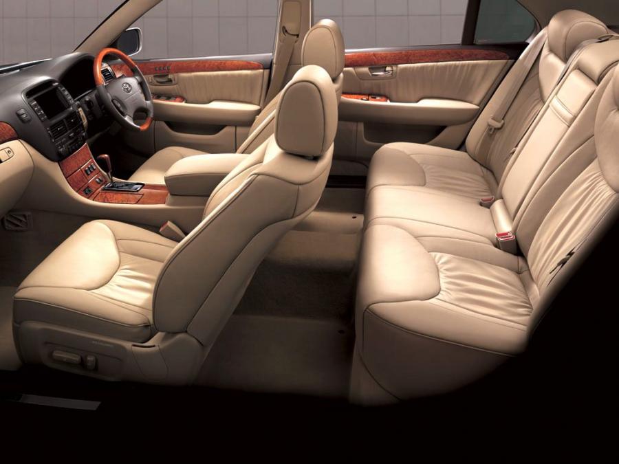 Интерьер Toyota Celsior 2000 года  (фото 15 из 22)